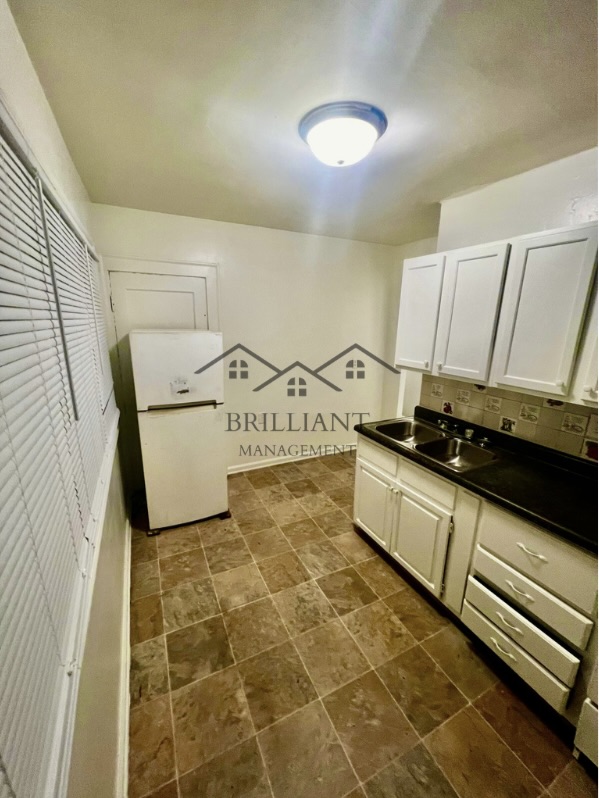 6048 East Washington Street - 6050 B